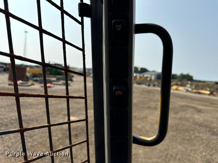 image for item YA0004 2011 Case SR220 skid steer loader