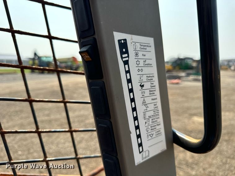 image for item YA0004 2011 Case SR220 skid steer loader