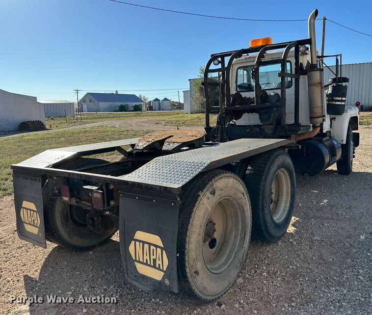 image for item DD3244 1982 Mack R686ST winch truck