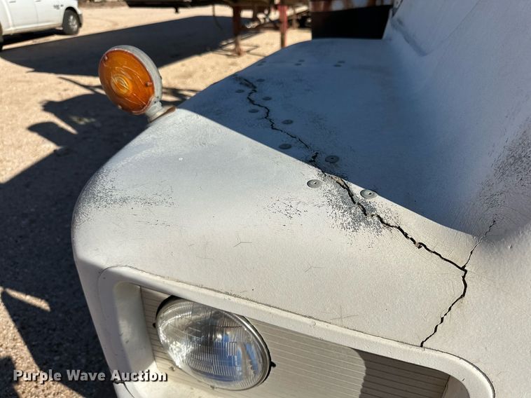 image for item DD3244 1982 Mack R686ST winch truck