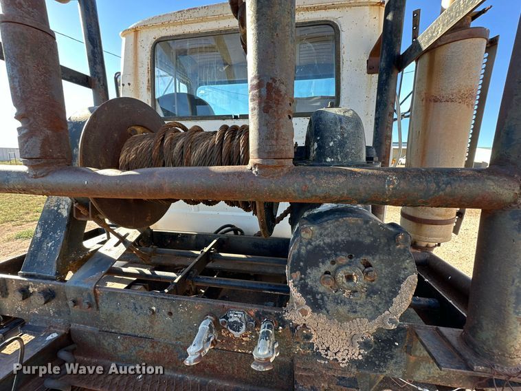 image for item DD3244 1982 Mack R686ST winch truck