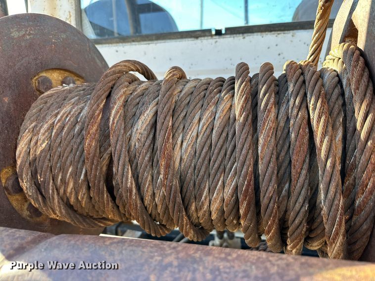 image for item DD3244 1982 Mack R686ST winch truck