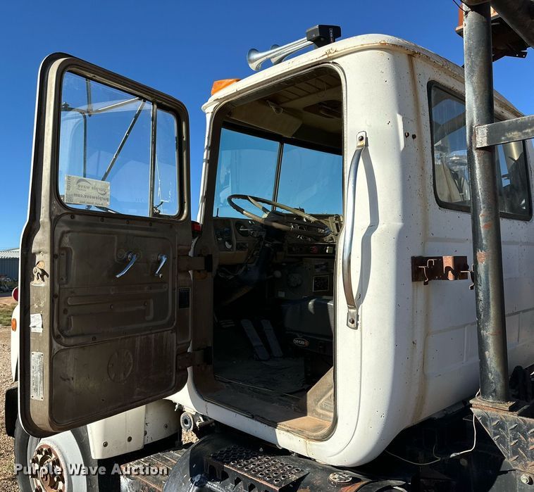 image for item DD3244 1982 Mack R686ST winch truck