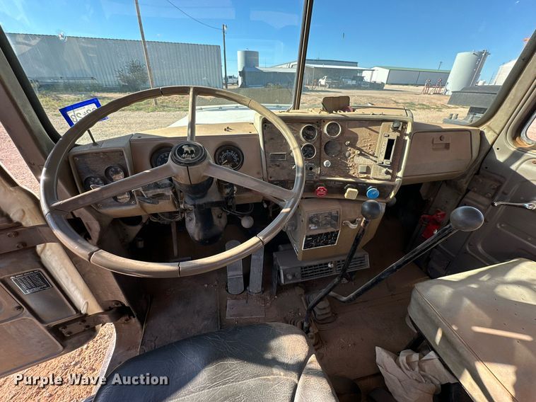 image for item DD3244 1982 Mack R686ST winch truck