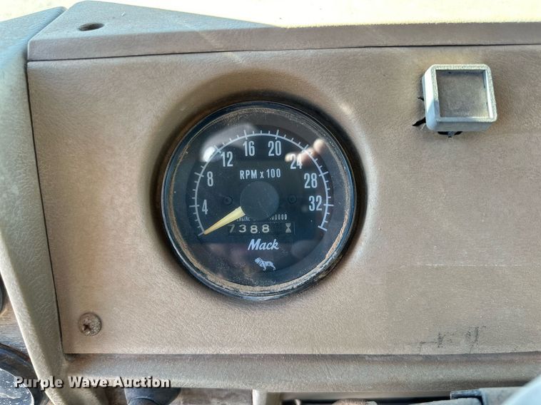 image for item DD3244 1982 Mack R686ST winch truck