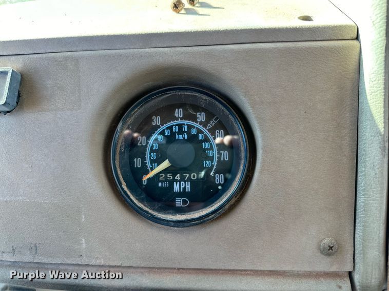 image for item DD3244 1982 Mack R686ST winch truck