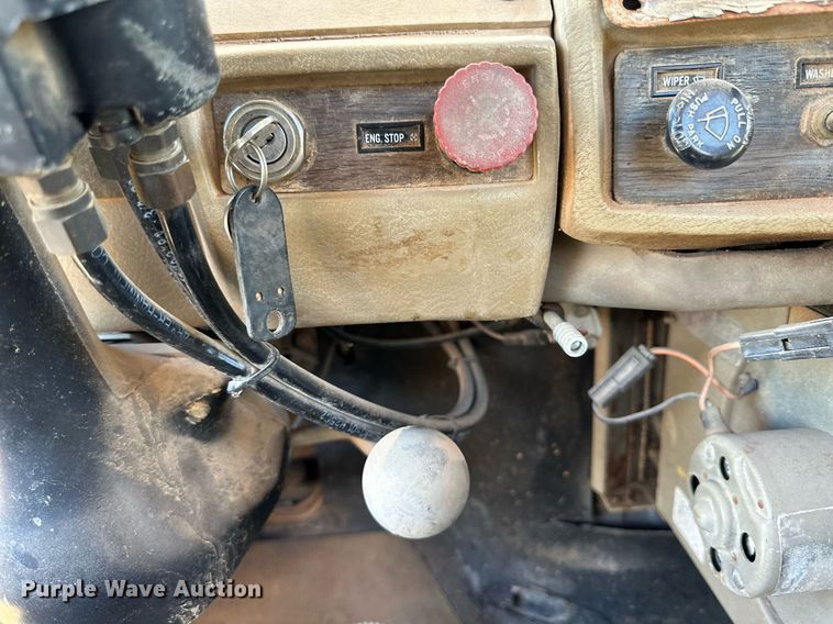 image for item DD3244 1982 Mack R686ST winch truck