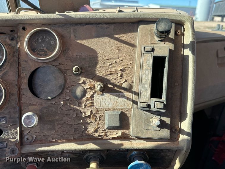 image for item DD3244 1982 Mack R686ST winch truck