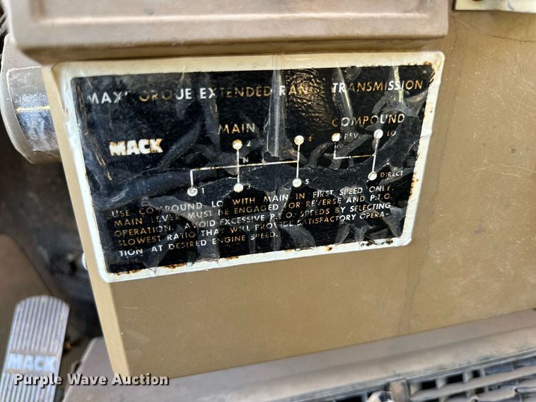 image for item DD3244 1982 Mack R686ST winch truck