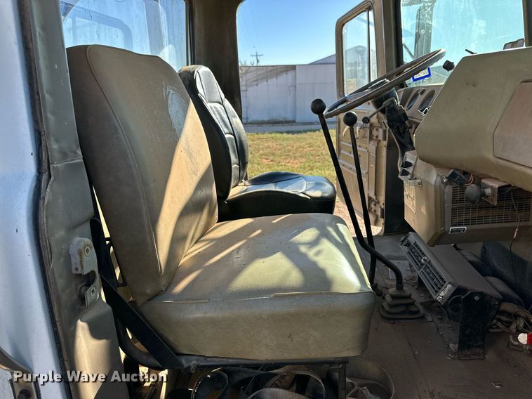 image for item DD3244 1982 Mack R686ST winch truck