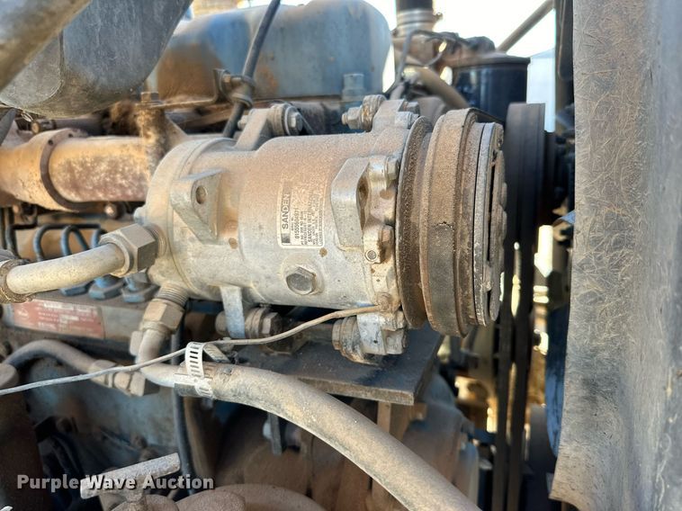 image for item DD3244 1982 Mack R686ST winch truck