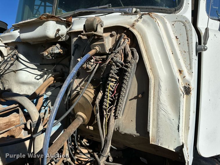 image for item DD3244 1982 Mack R686ST winch truck