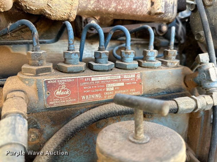 image for item DD3244 1982 Mack R686ST winch truck