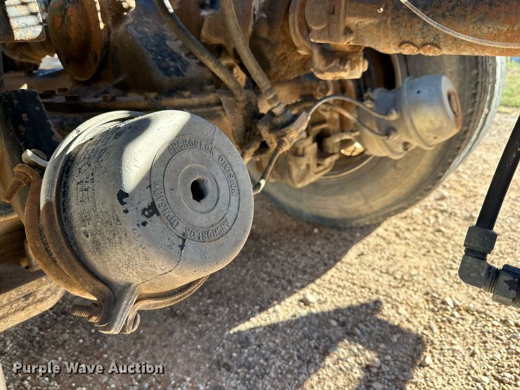 image for item DD3244 1982 Mack R686ST winch truck