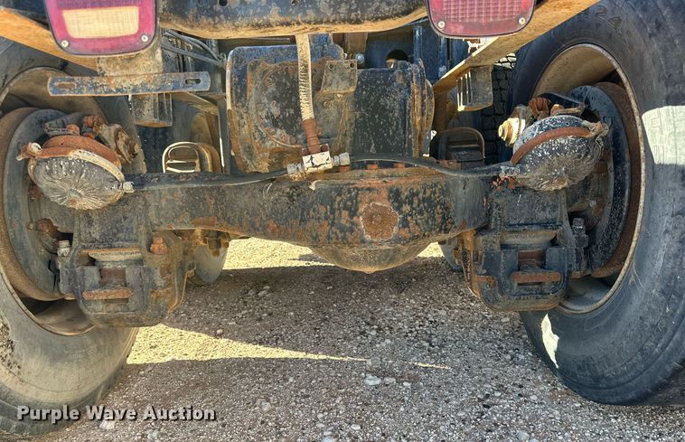 image for item DD3244 1982 Mack R686ST winch truck