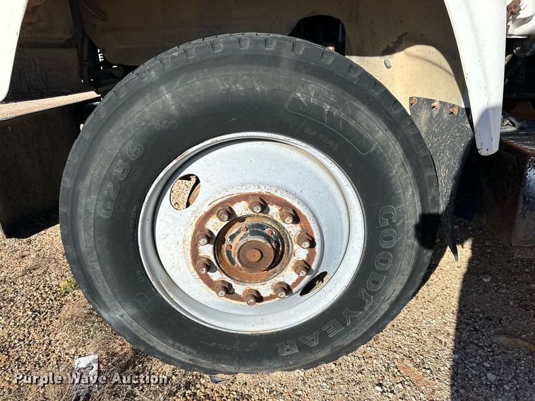 image for item DD3244 1982 Mack R686ST winch truck