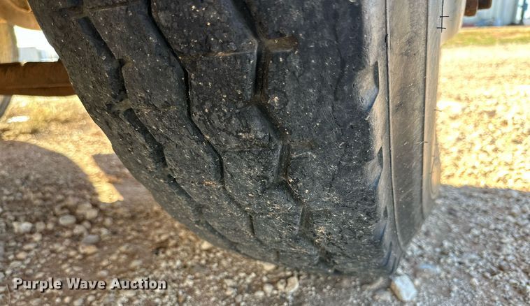 image for item DD3244 1982 Mack R686ST winch truck