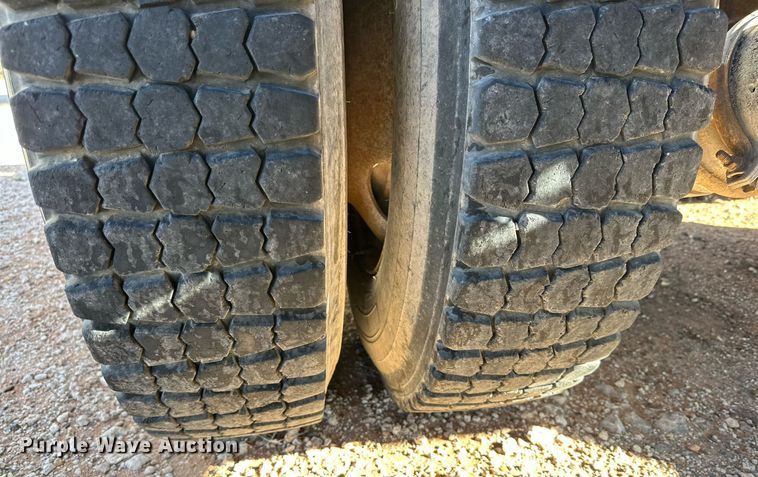 image for item DD3244 1982 Mack R686ST winch truck