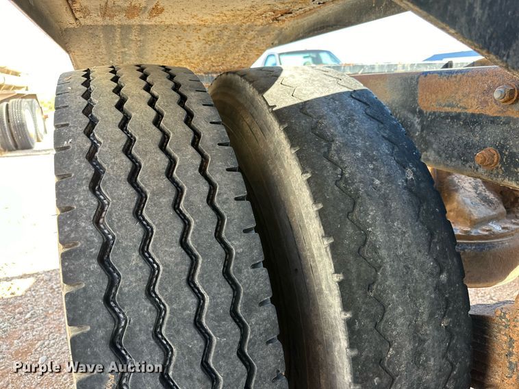 image for item DD3244 1982 Mack R686ST winch truck