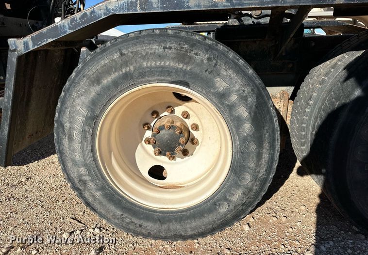 image for item DD3244 1982 Mack R686ST winch truck