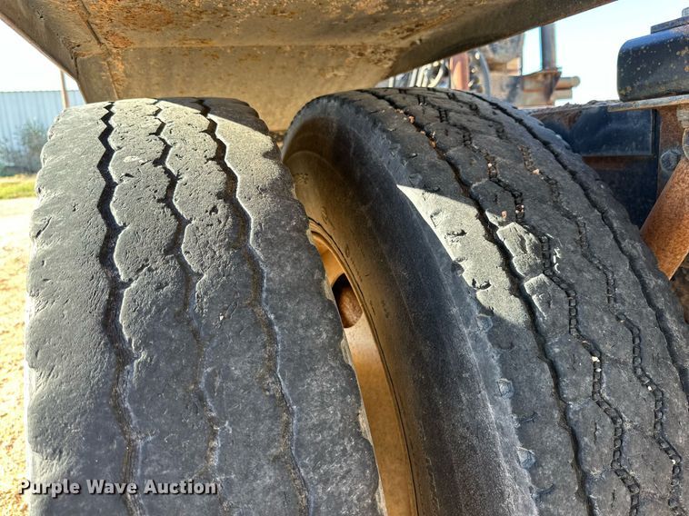 image for item DD3244 1982 Mack R686ST winch truck