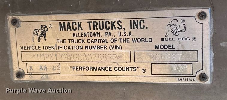 image for item DD3244 1982 Mack R686ST winch truck