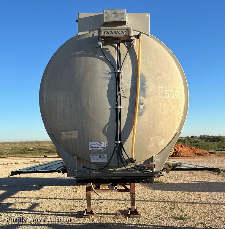 image for item DD3245 1972 Fruehauf tank trailer