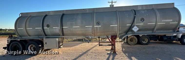 image for item DD3245 1972 Fruehauf tank trailer