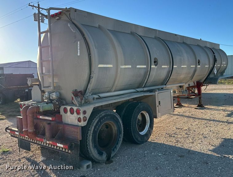 image for item DD3245 1972 Fruehauf tank trailer