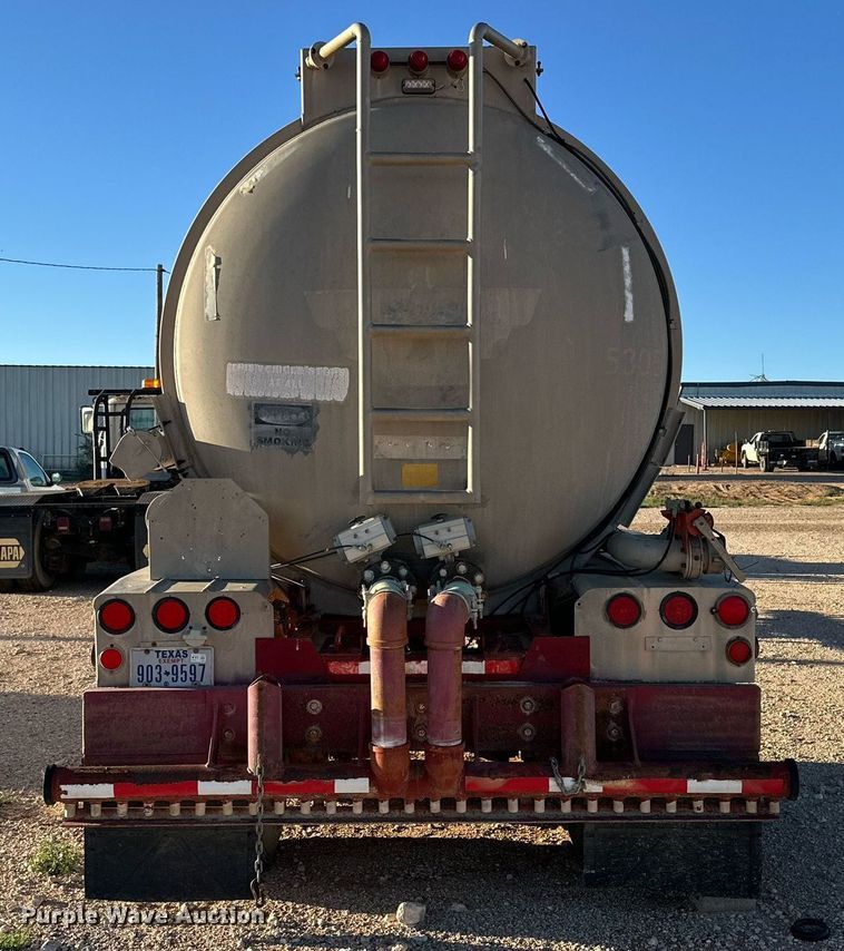 image for item DD3245 1972 Fruehauf tank trailer