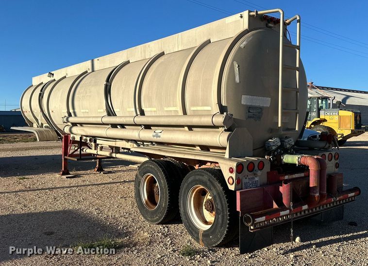 image for item DD3245 1972 Fruehauf tank trailer