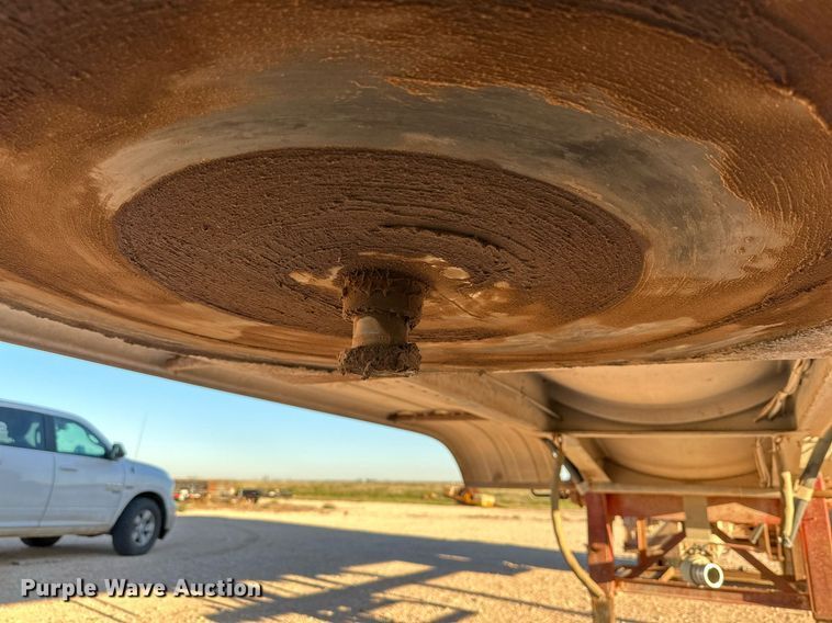 image for item DD3245 1972 Fruehauf tank trailer