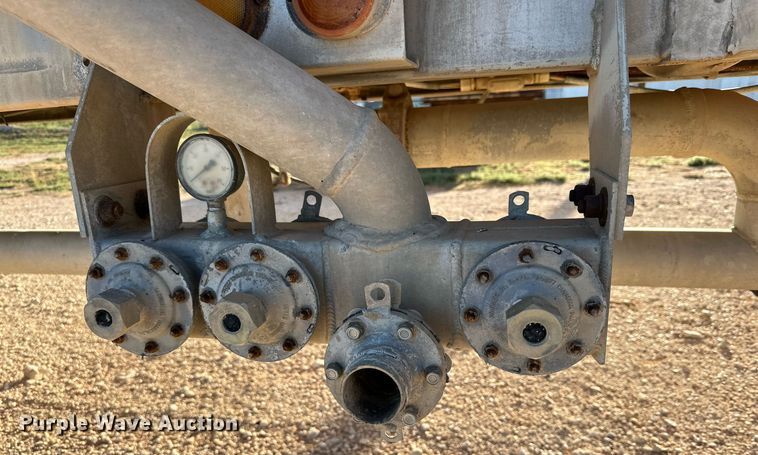 image for item DD3245 1972 Fruehauf tank trailer