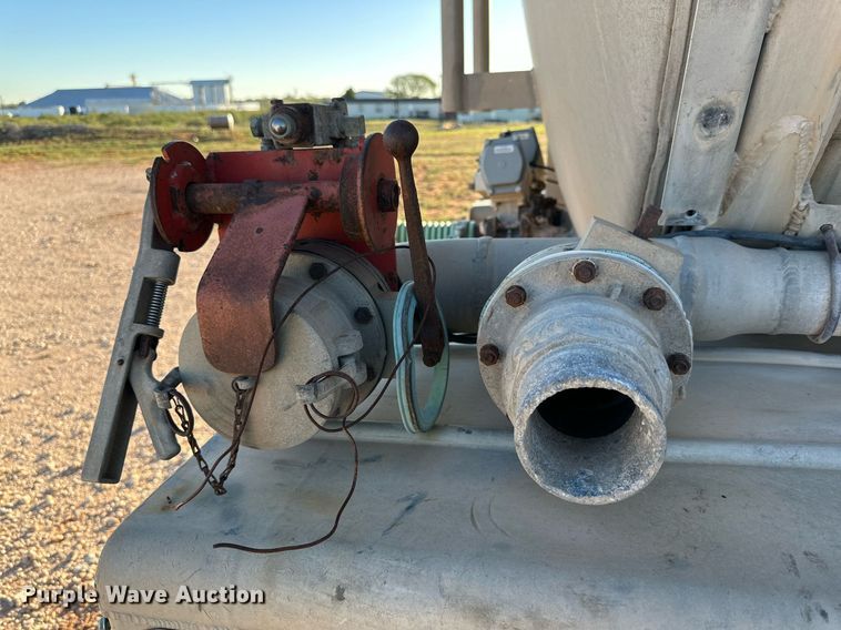 image for item DD3245 1972 Fruehauf tank trailer