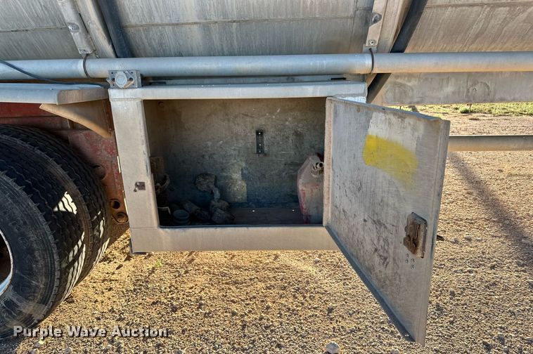 image for item DD3245 1972 Fruehauf tank trailer