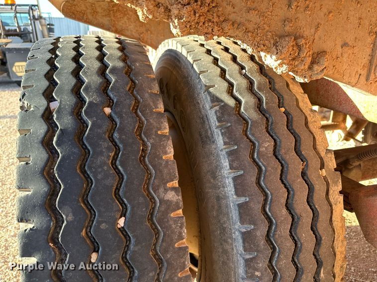 image for item DD3245 1972 Fruehauf tank trailer