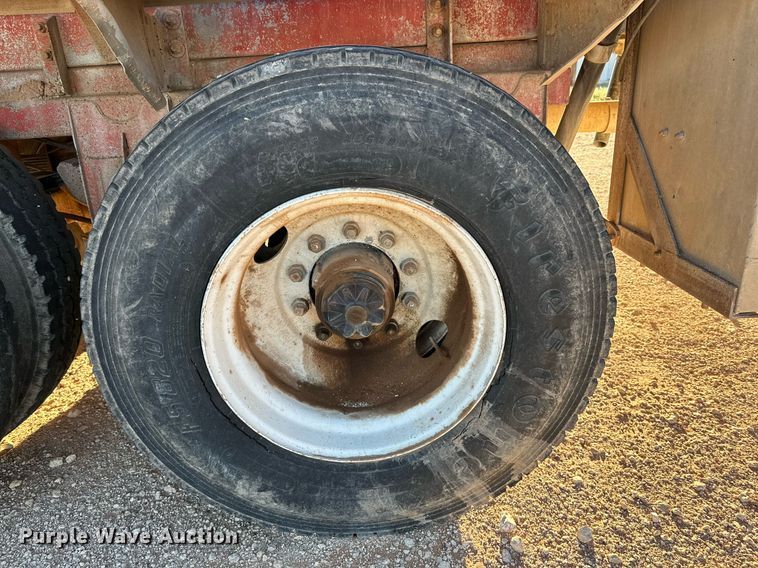 image for item DD3245 1972 Fruehauf tank trailer