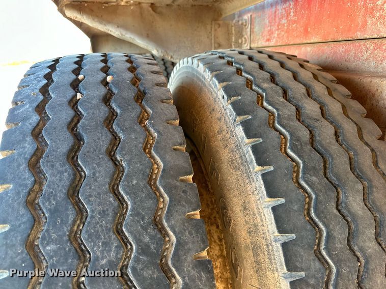 image for item DD3245 1972 Fruehauf tank trailer