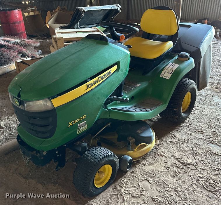 image for item DD3249 2009 John Deere X300R lawn mower