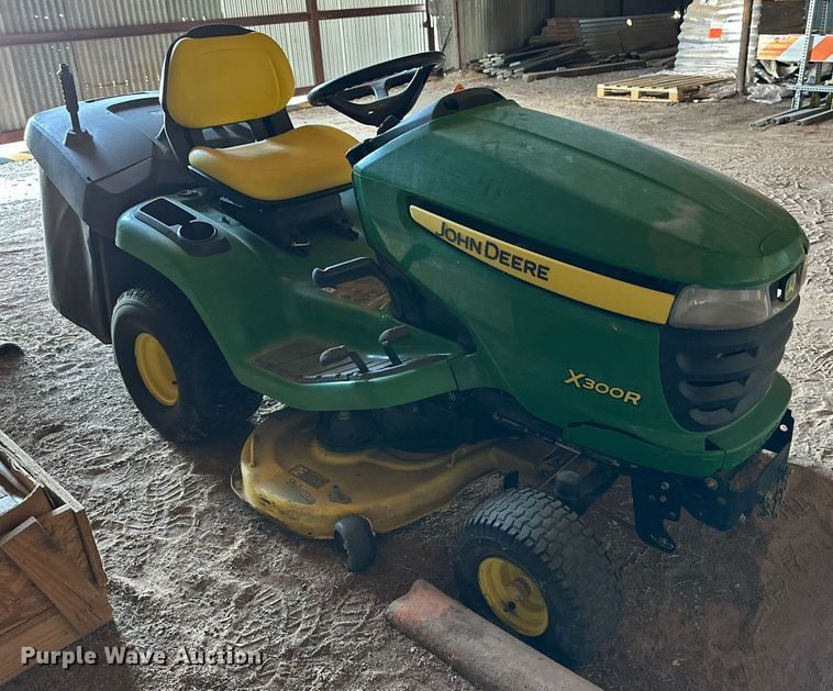 image for item DD3249 2009 John Deere X300R lawn mower