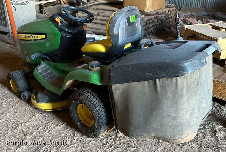 image for item DD3249 2009 John Deere X300R lawn mower