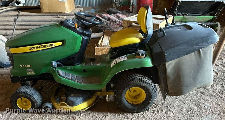 image for item DD3249 2009 John Deere X300R lawn mower