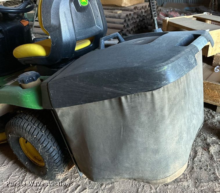 image for item DD3249 2009 John Deere X300R lawn mower