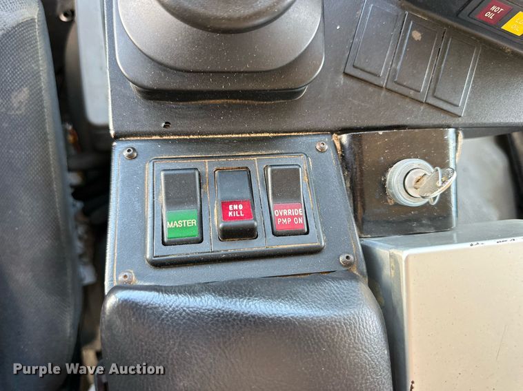 image for item DD3260 2012 UD 3300 pothole patcher truck