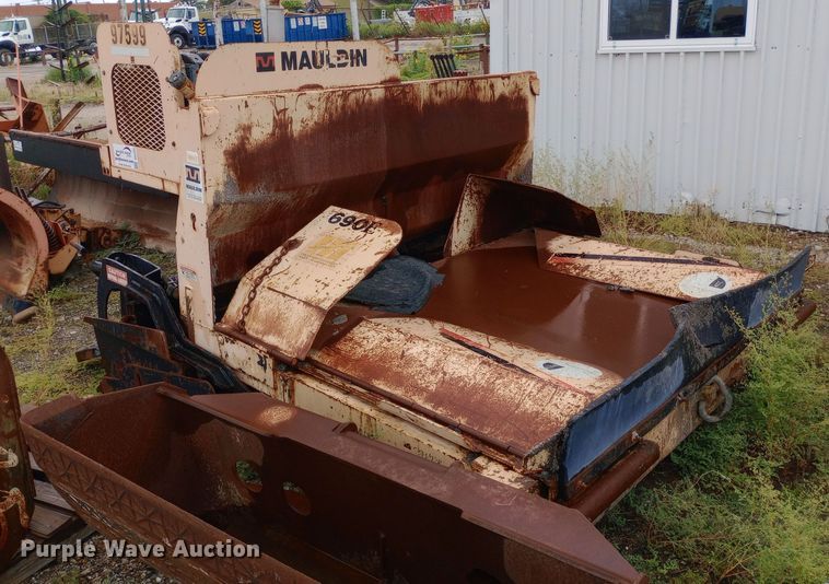 image for item DH1423 Mauldin 690E paver