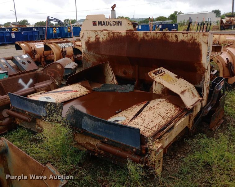 image for item DH1423 Mauldin 690E paver