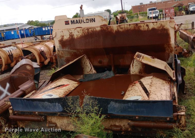 image for item DH1423 Mauldin 690E paver