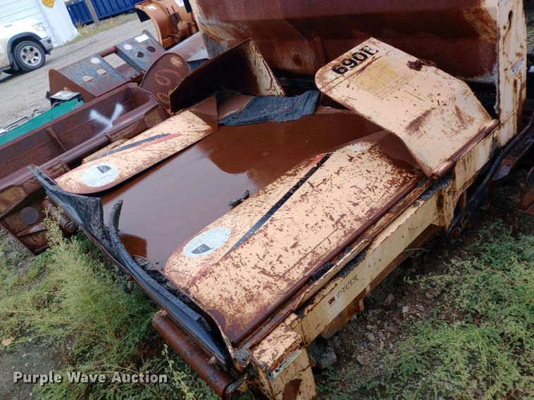 image for item DH1423 Mauldin 690E paver