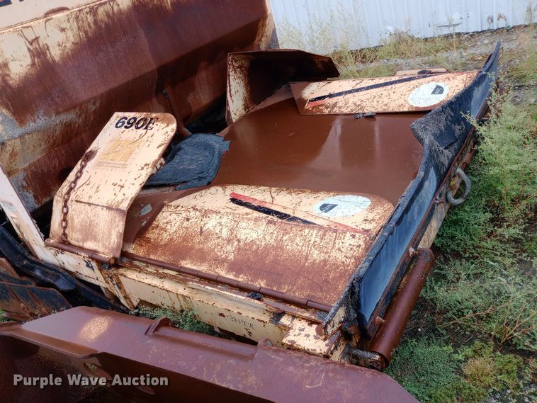 image for item DH1423 Mauldin 690E paver