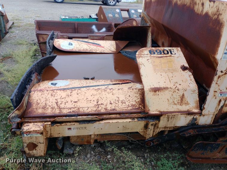 image for item DH1423 Mauldin 690E paver